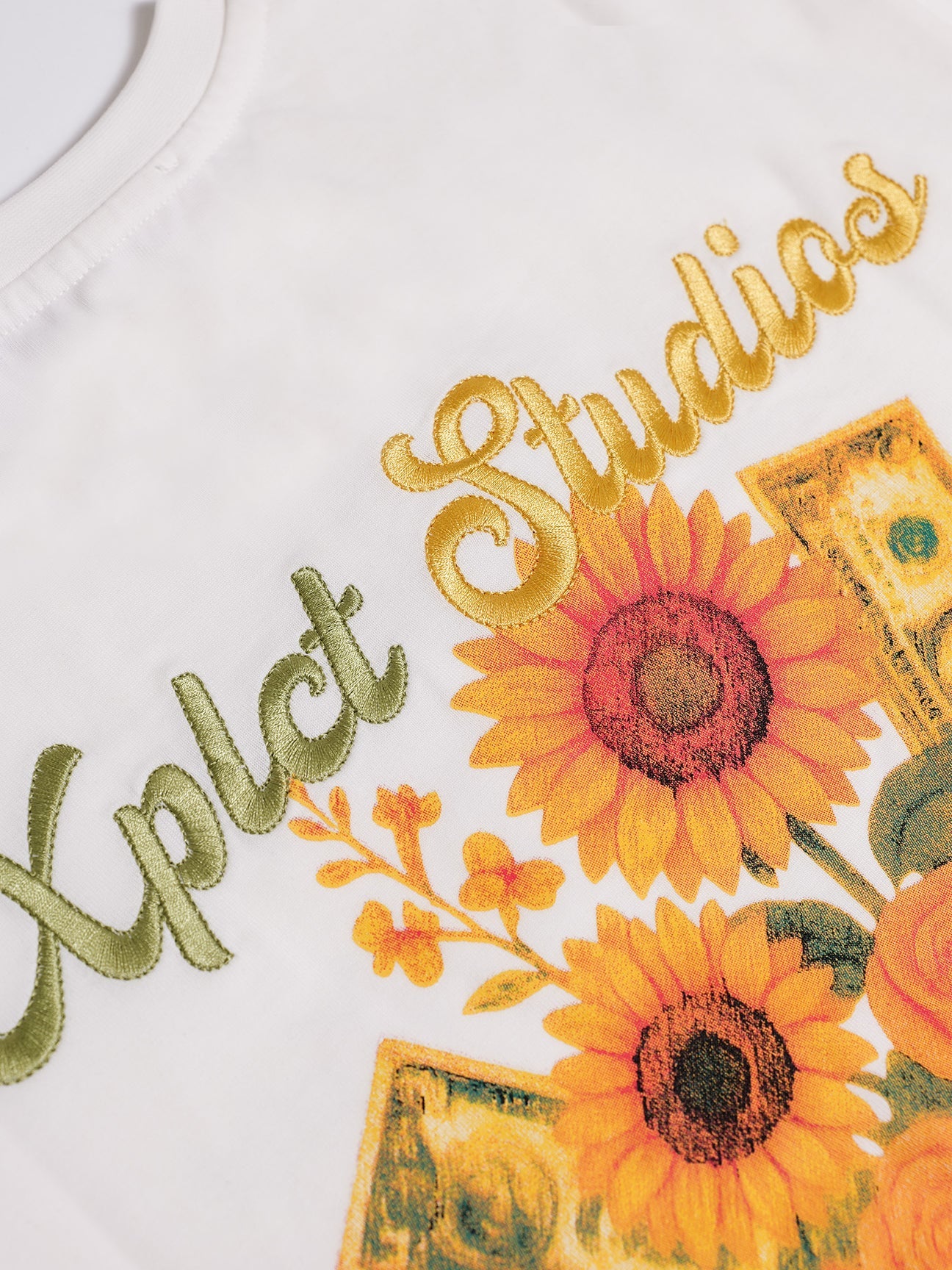 XPLCT Flowers Tee Off White